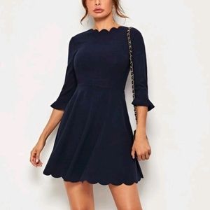 Scallop edge sleeve plain dress